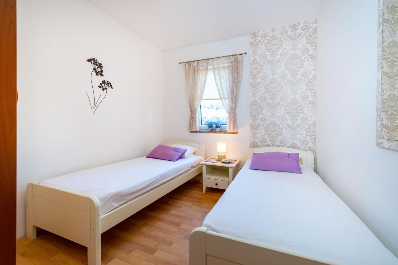 Apartments Milka ปอฟเลียนา ภายนอก รูปภาพ