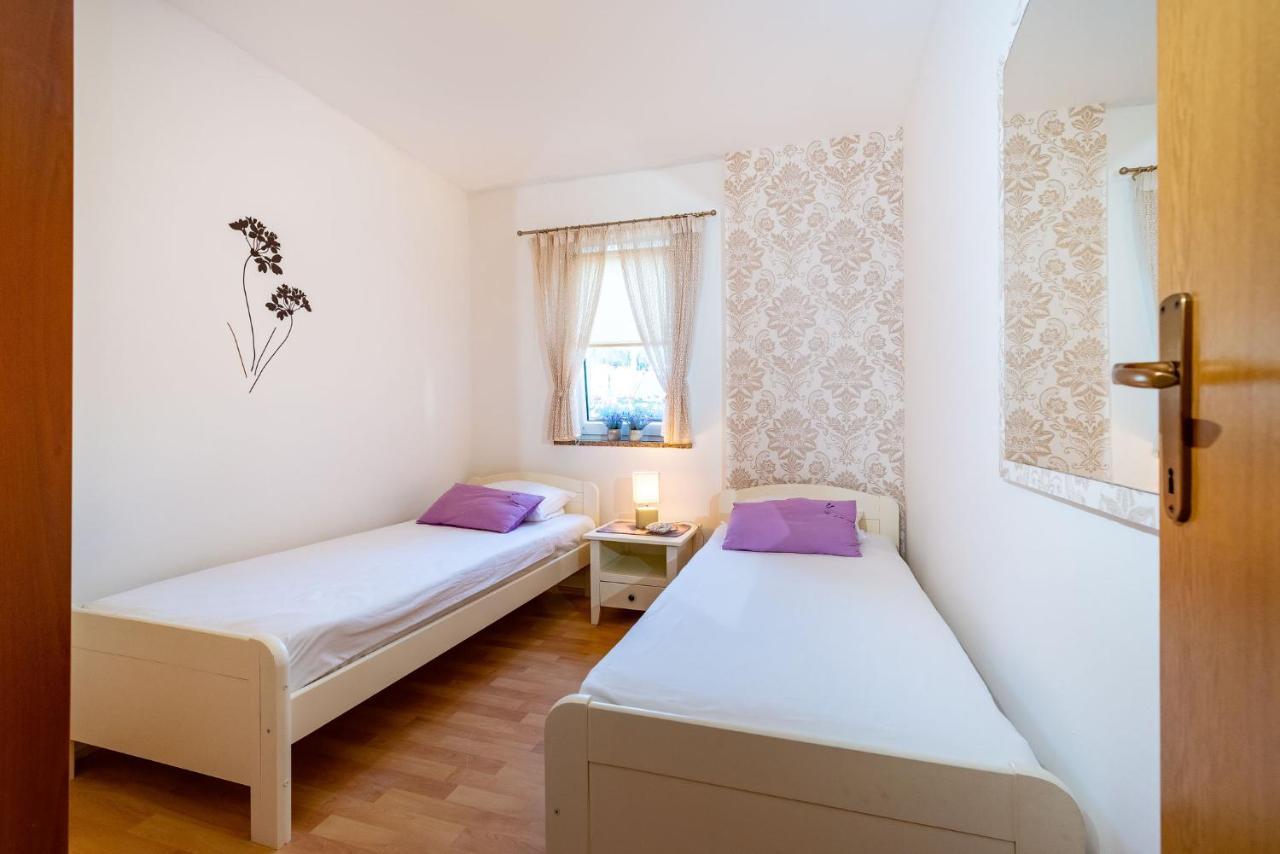 Apartments Milka ปอฟเลียนา ภายนอก รูปภาพ