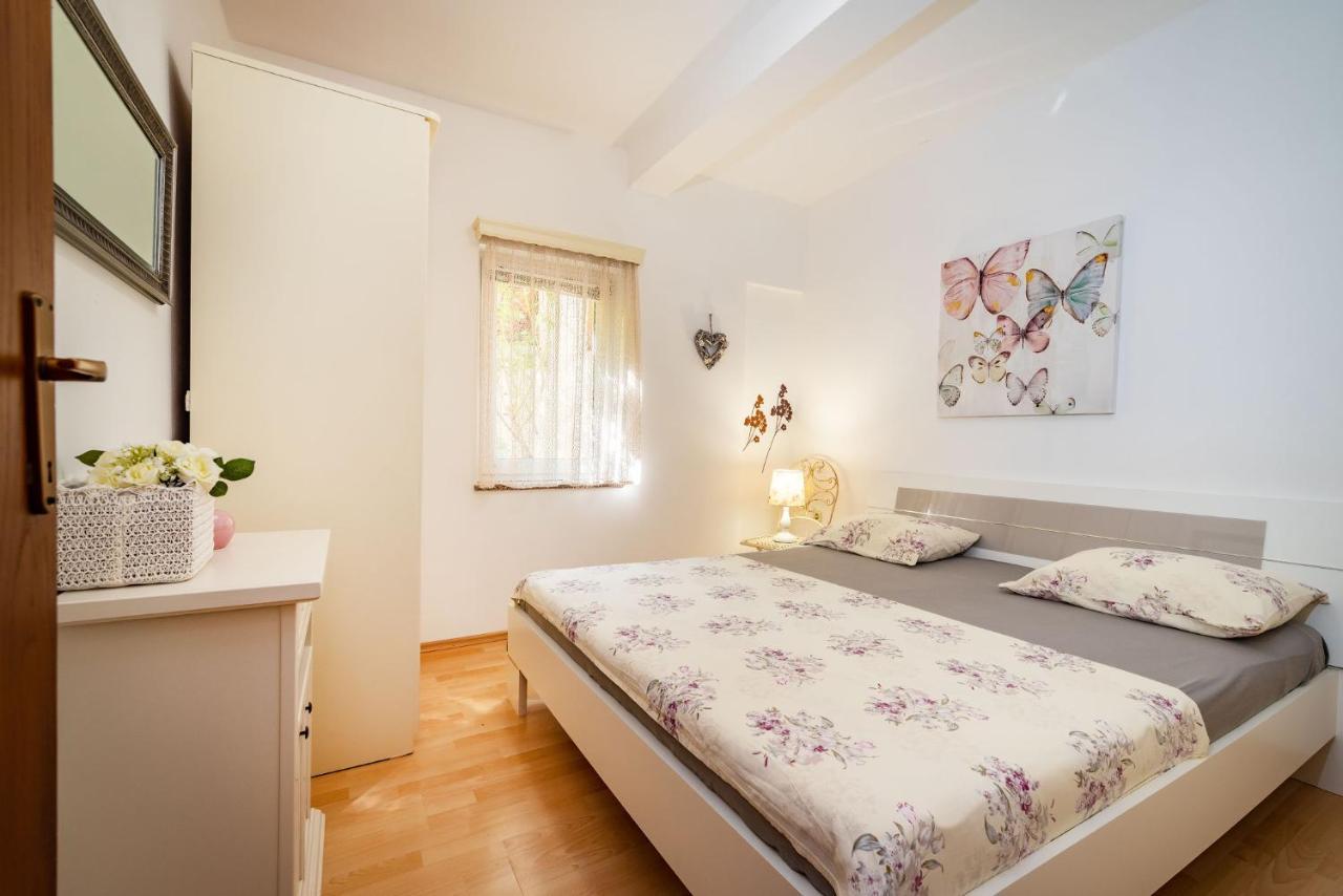 Apartments Milka ปอฟเลียนา ภายนอก รูปภาพ