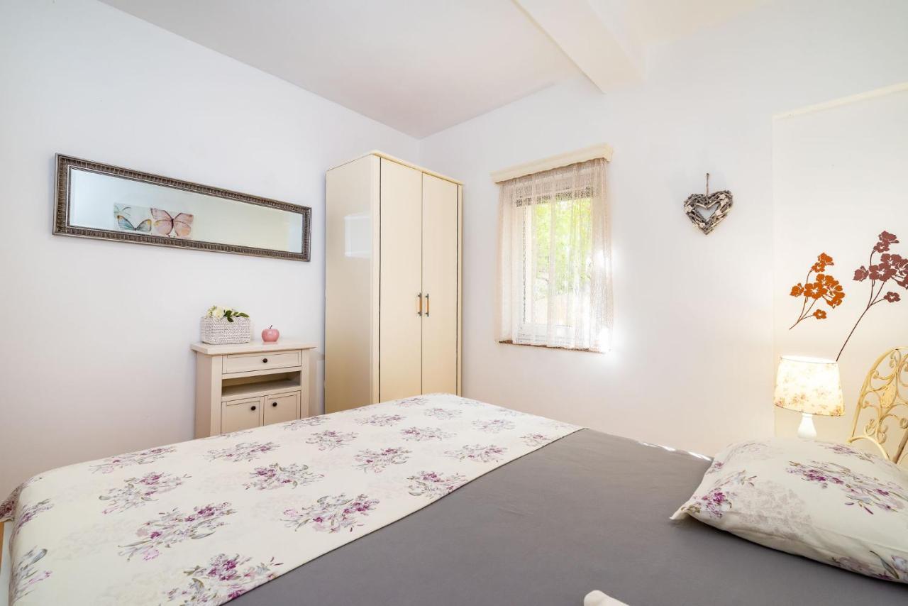 Apartments Milka ปอฟเลียนา ภายนอก รูปภาพ